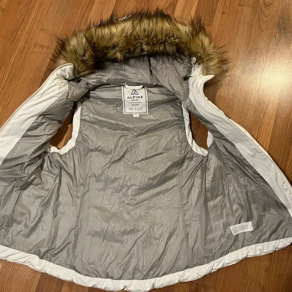 Alpine Women's Ivory Vest with Faux Fur Trim - Picture 2 of 3